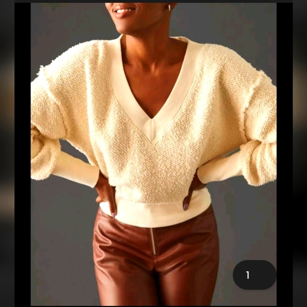 NWT T.la ANTROPOLOGIE....Cream V-neck Zuri Sweatshirt- Sweater